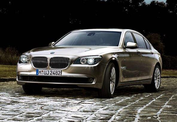 成都租小轎車-寶馬7系